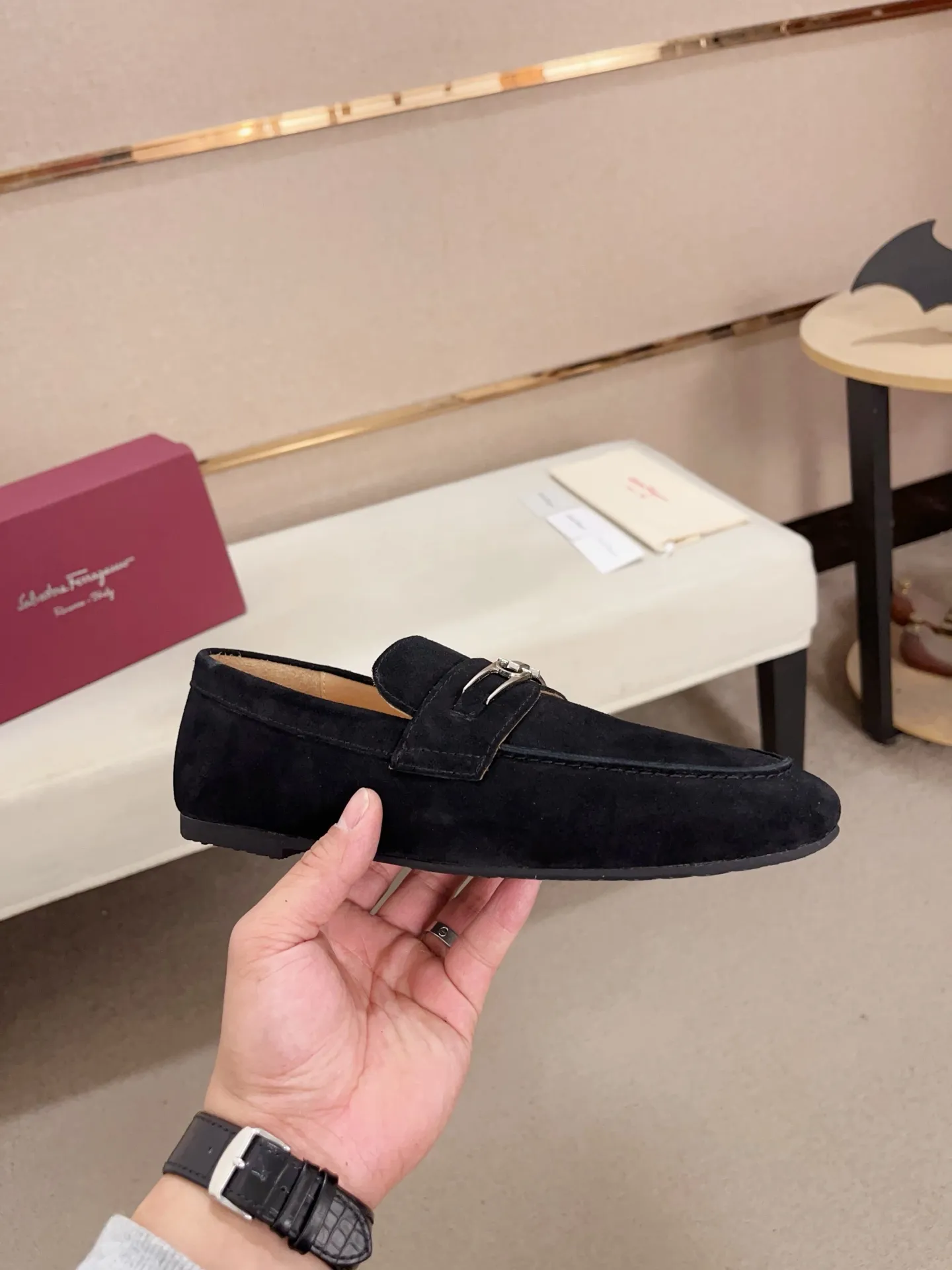 Men's shoes💰: 480💰 High version Ferragamo Dongguan quality! 🆕🆕Exclusive hot-selling products in stock🔥🔥New products on the shelves, high-quality shoes, complete with packaging! 💪 💪 Material: Imported suede cowhide 🐂 + Imported high-quality water-dyed cowhide lining + wear-resistant outsole 👍🏻👍🏻 Features: High-end and comfortable, purely handmade 🚀 🚀 Create the perfect shoes that suit you best 🔥 🔥 Size: (38-44) Can be customized 45 non-returnable!